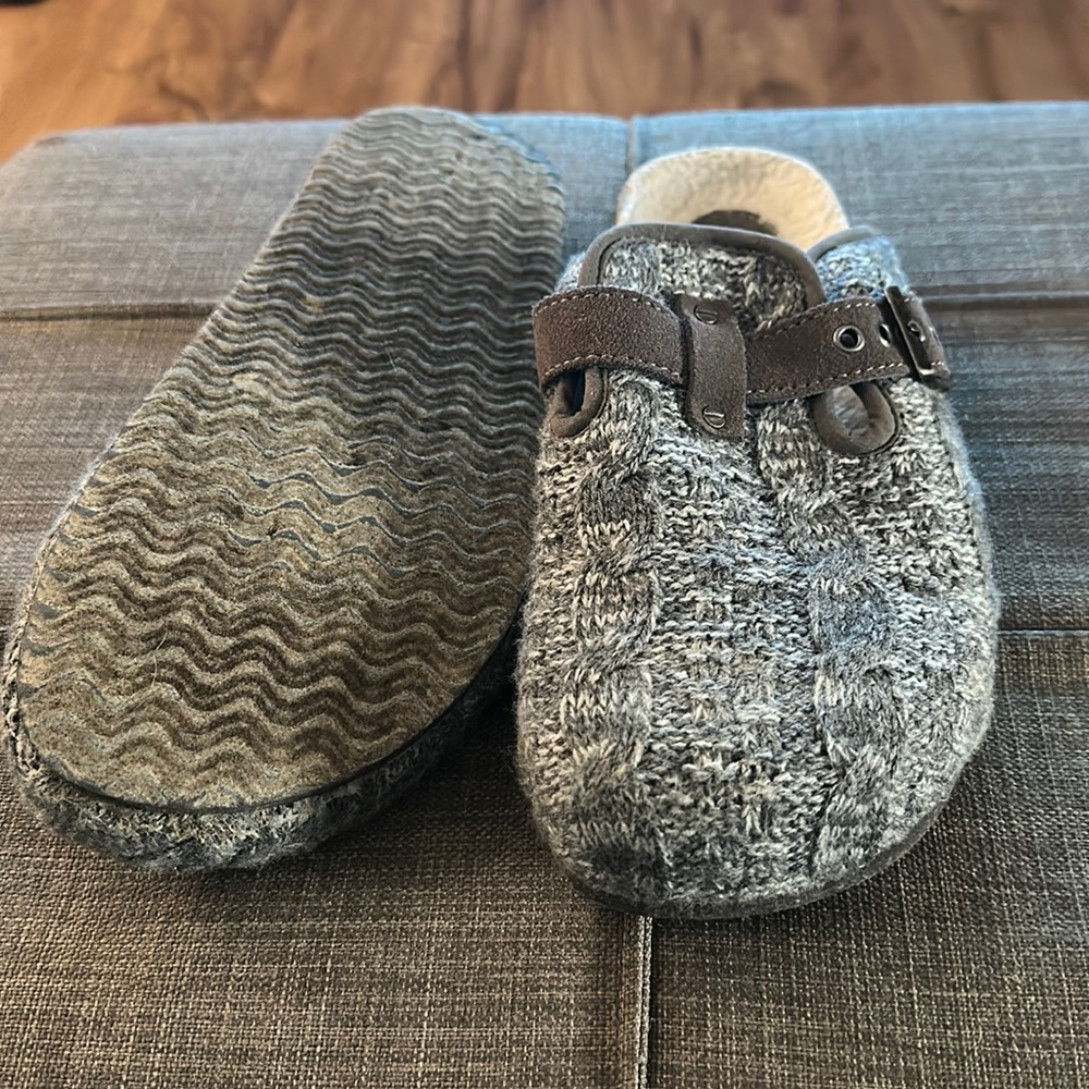 American eagle slip ons